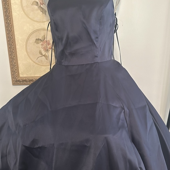 Dress - Picture 5 of 6